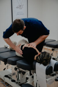 spinal adjustment with chiropractic singapore