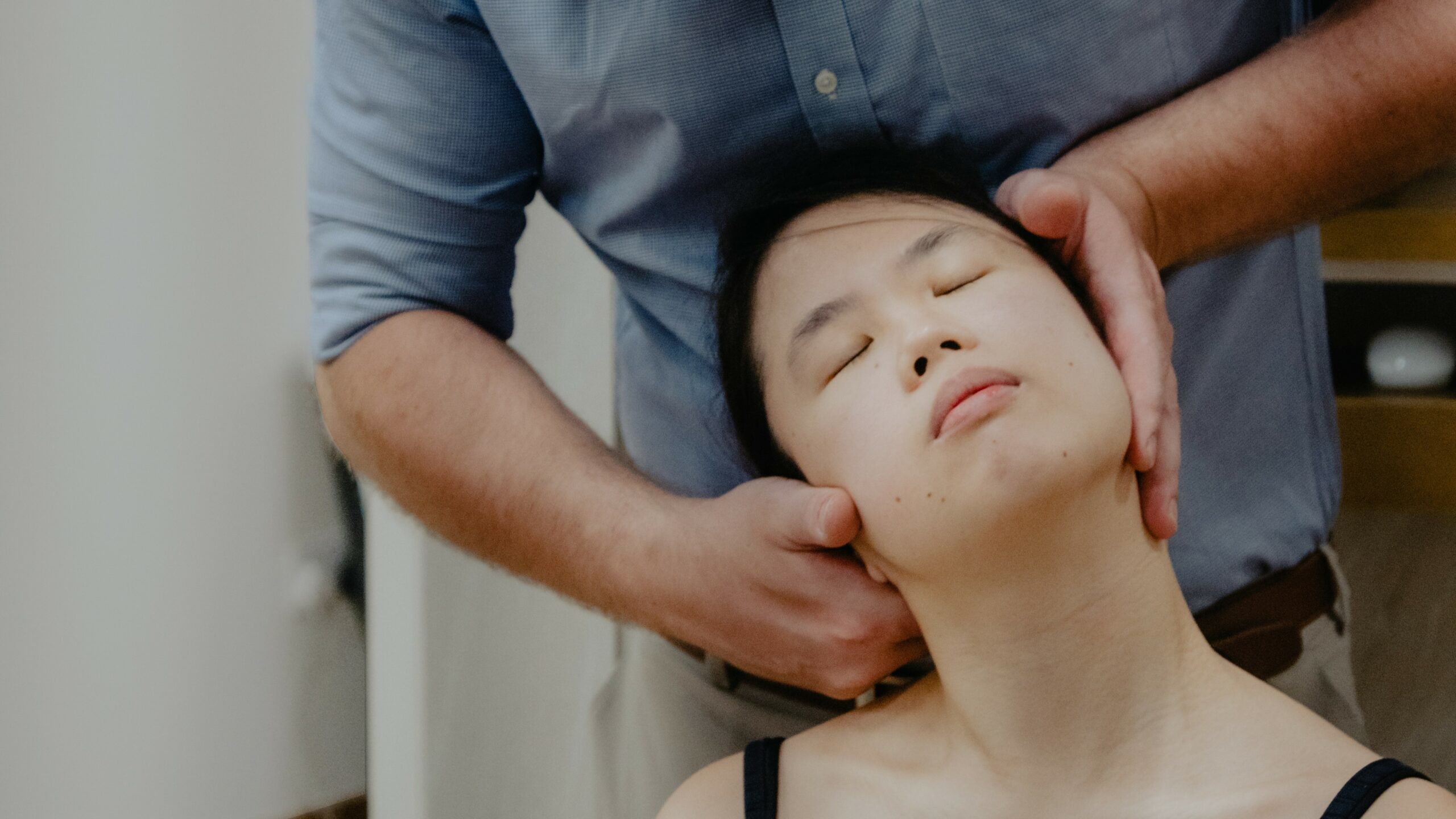 Neck and Shoulder Massage Technique (Neck Pain) 