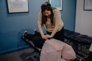 hip-pain-causes-chiropractic-singapore/